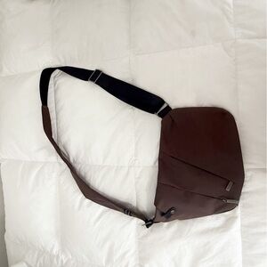 OSOCE Unisex Anti Theft Cross Body Bag 4 Sections Zip Close Adjustable One Size